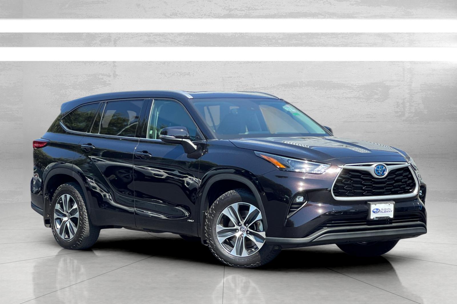 2022 Toyota Highlander Hybrid XLE photo 2