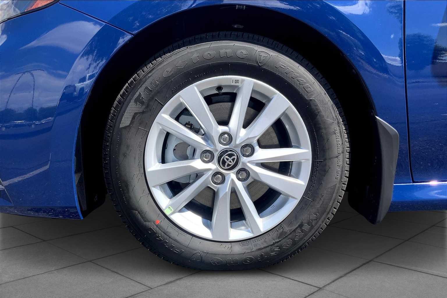 2025 Toyota Camry LE photo 9