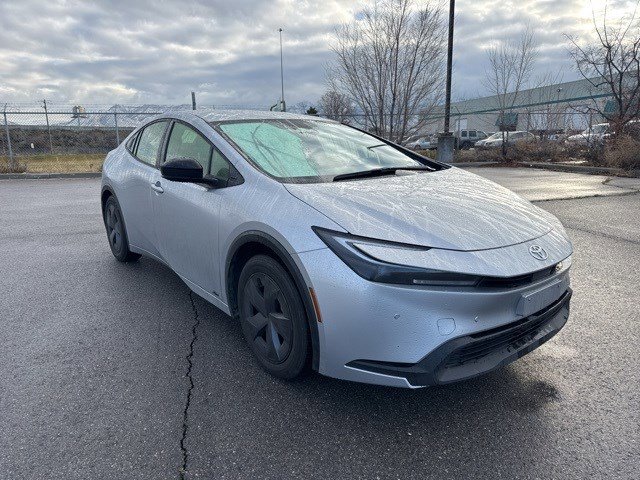 2024 Toyota Prius LE's photo