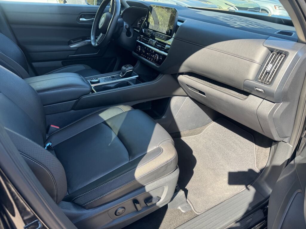 2024 Nissan Pathfinder SL photo 20