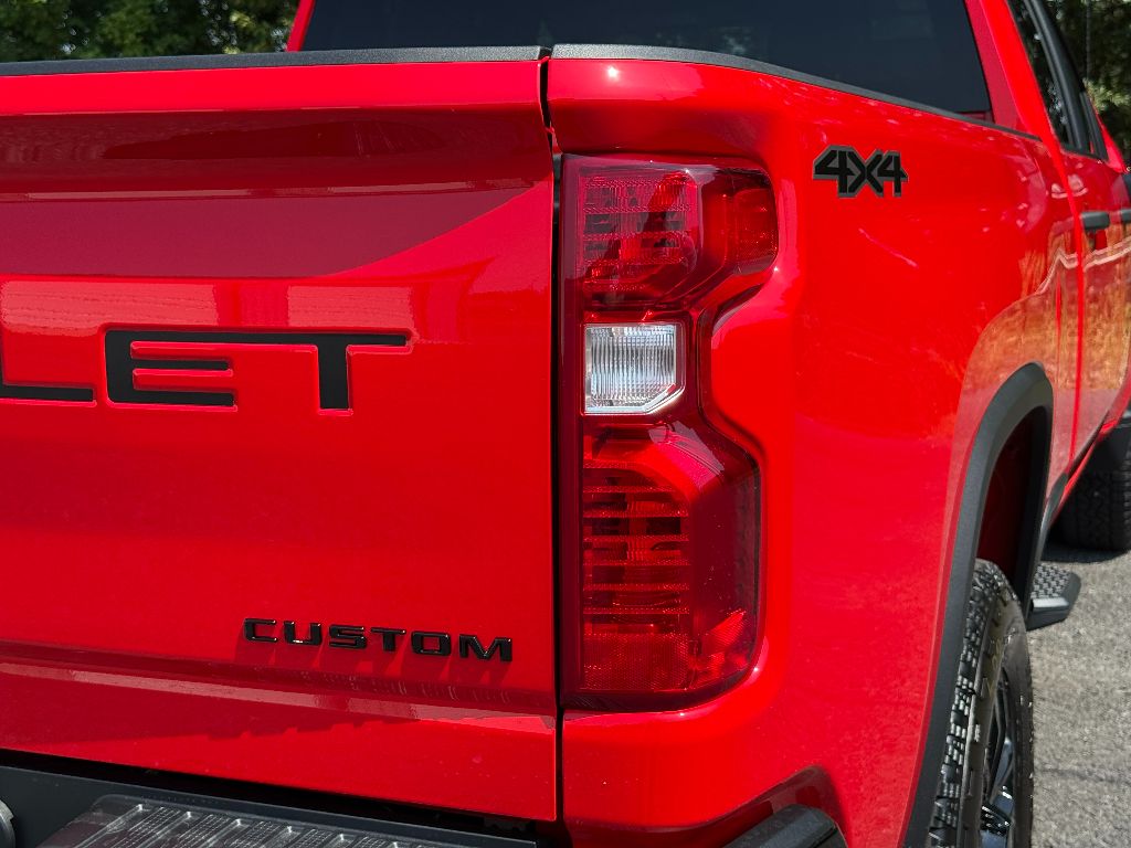 2025 Chevrolet Silverado 2500HD Custom photo 8