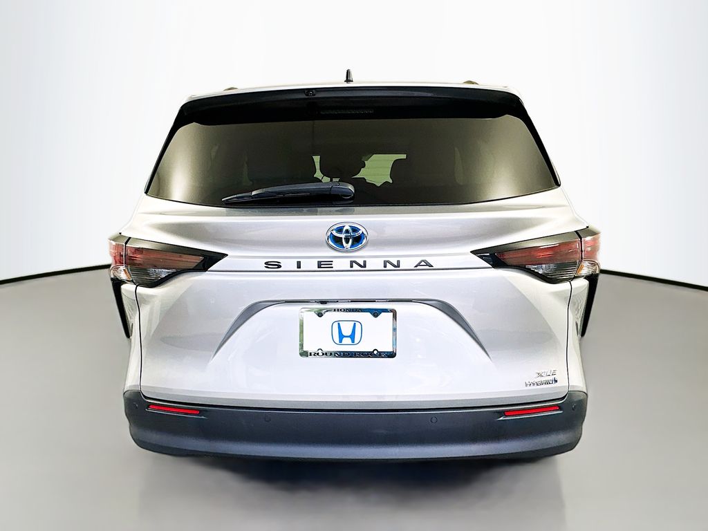 2024 Toyota Sienna XLE photo 6