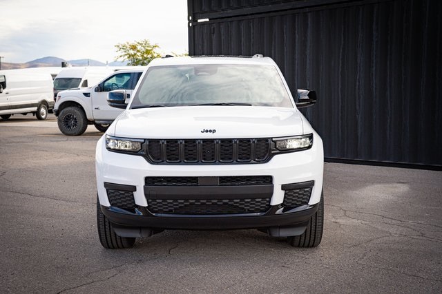 2025 Jeep Grand Cherokee Altitude X photo 2