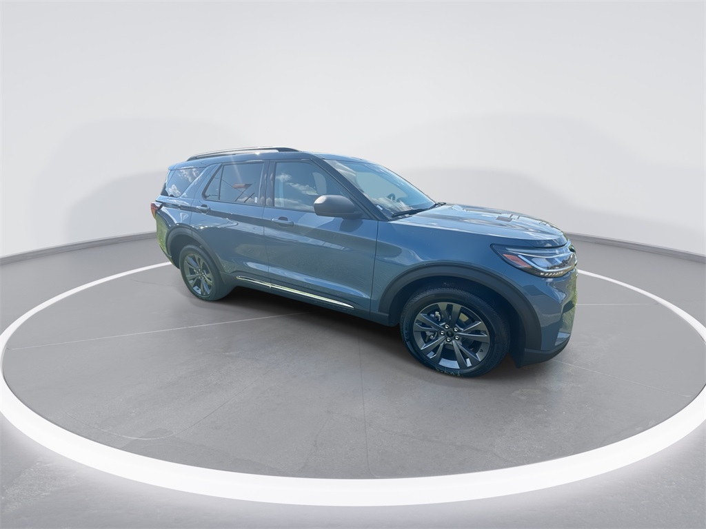2025 Ford Explorer photo 2