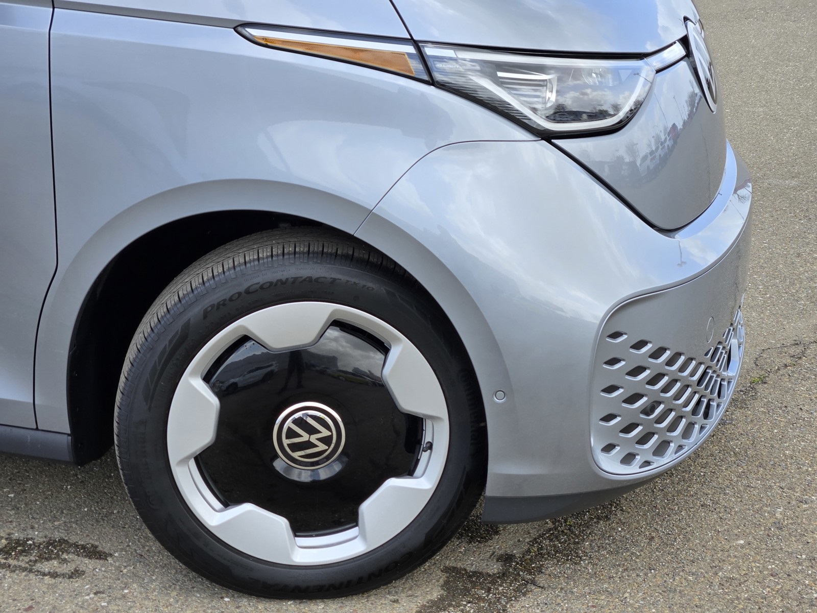 2025 Volkswagen ID. Buzz Pro S photo 3