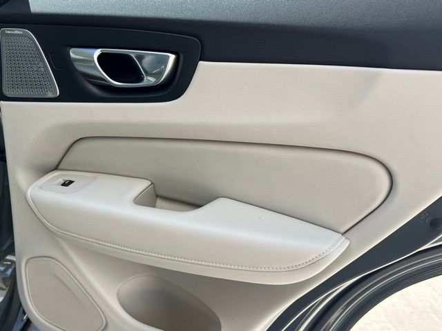 2026 Volvo XC60 Hybrid T8 photo 29