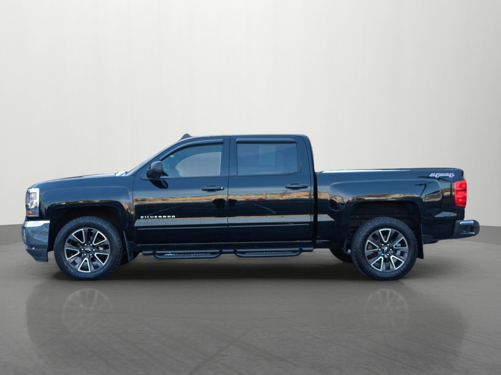 2017 Chevrolet Silverado 1500 LT photo 4