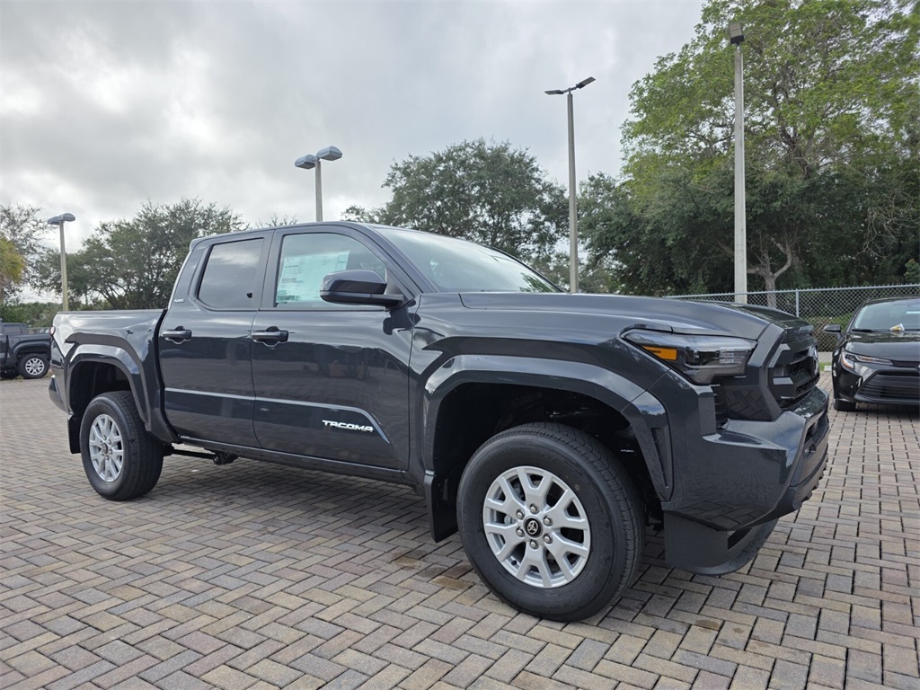 2025 Toyota Tacoma SR5's photo