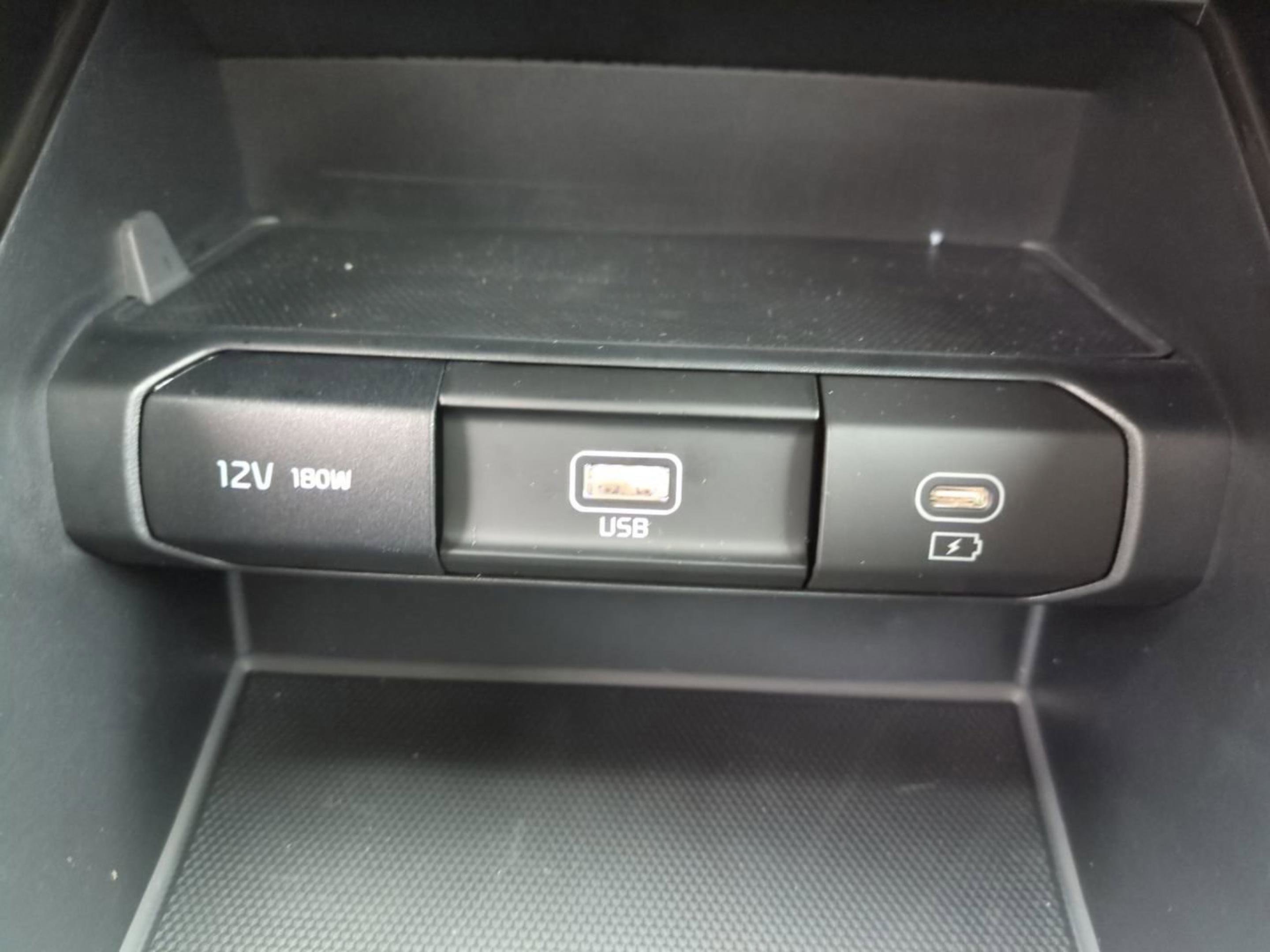 2025 Kia Telluride LX photo 22