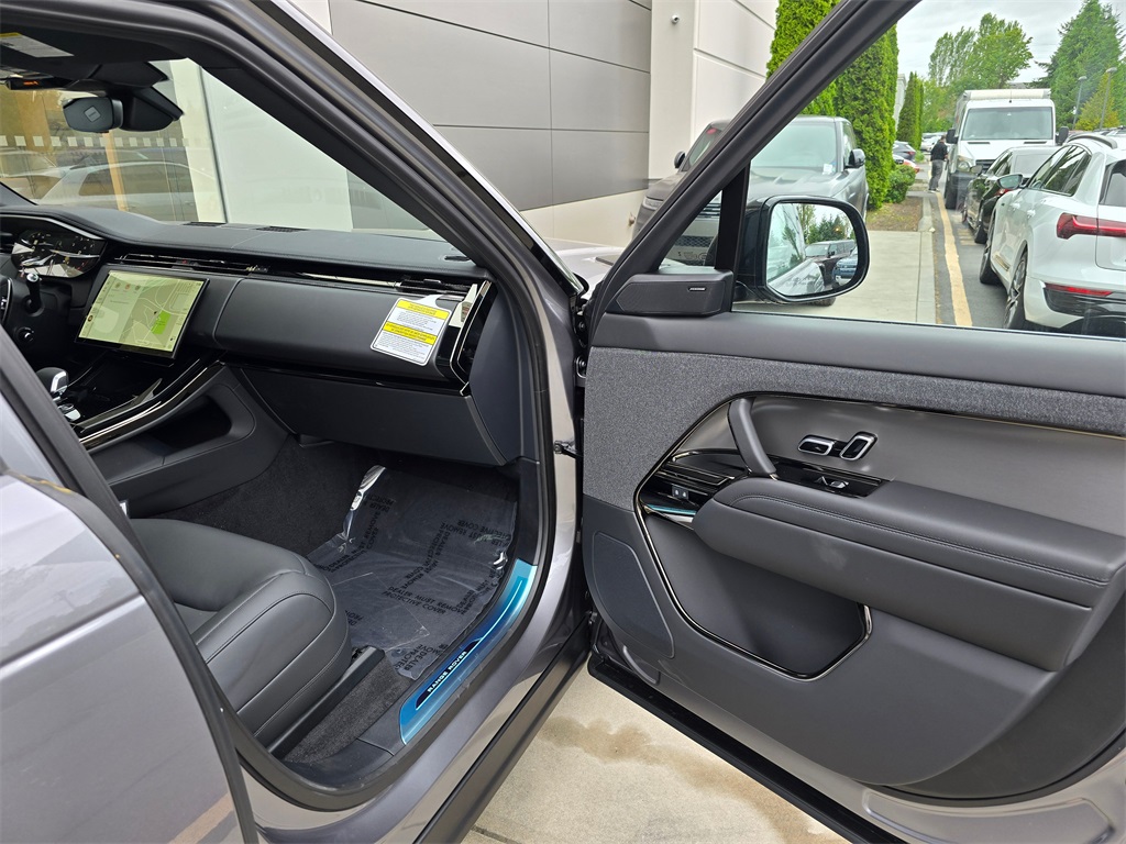 2025 Land Rover Range Rover Sport SE photo 28