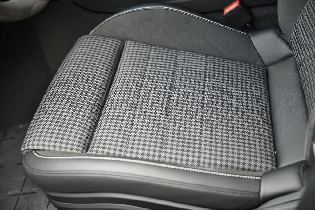 2025 Porsche Panamera 4 photo 25