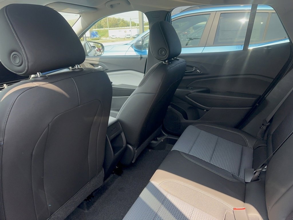 2025 Chevrolet Trax LT photo 3
