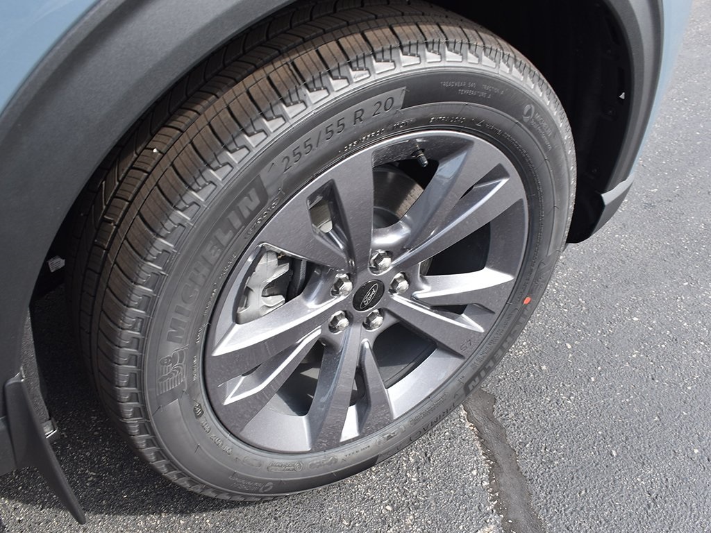 2025 Ford Explorer photo 10