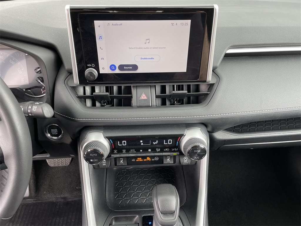 2024 Toyota RAV4 XLE photo 23