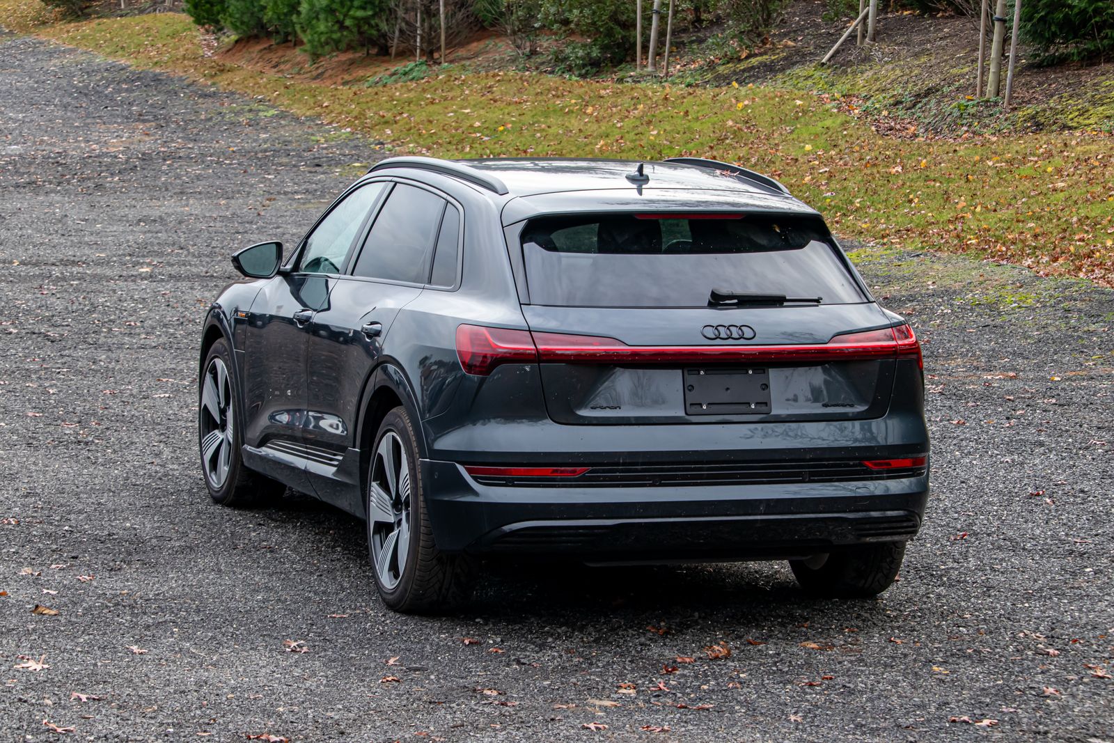 2022 Audi e-tron Premium Plus photo 2