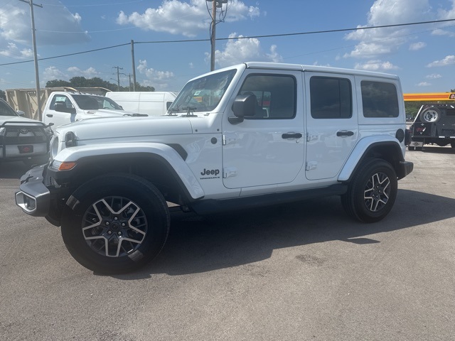 2025 Jeep Wrangler Sahara photo 2