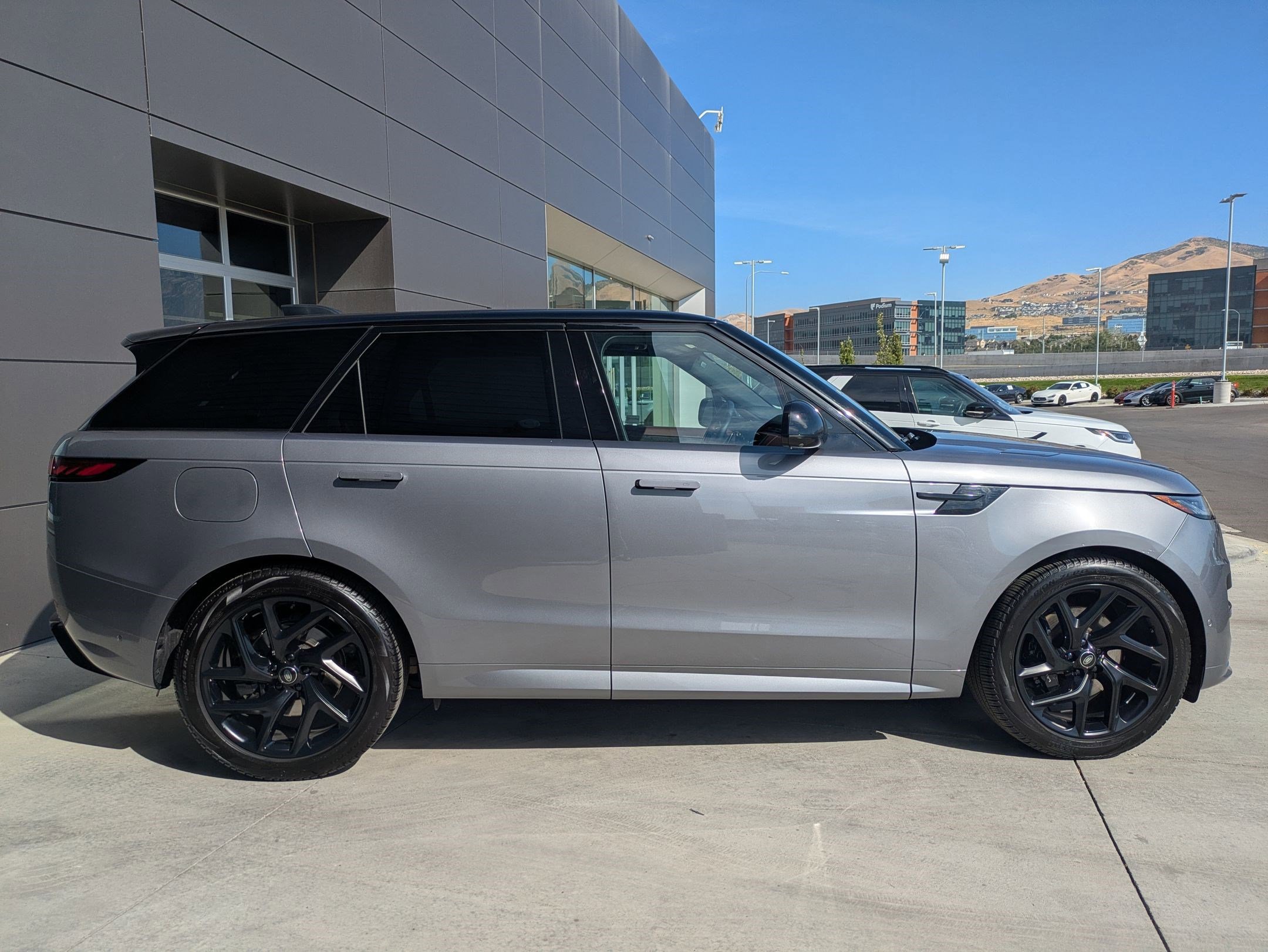 2024 Land Rover Range Rover Sport SE photo 4