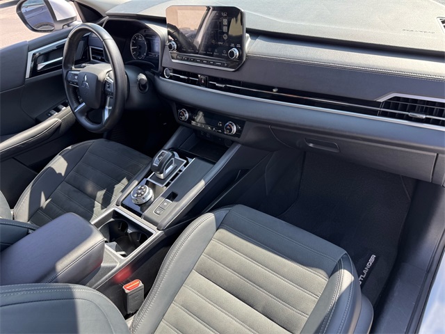 2024 Mitsubishi Outlander SE photo 16