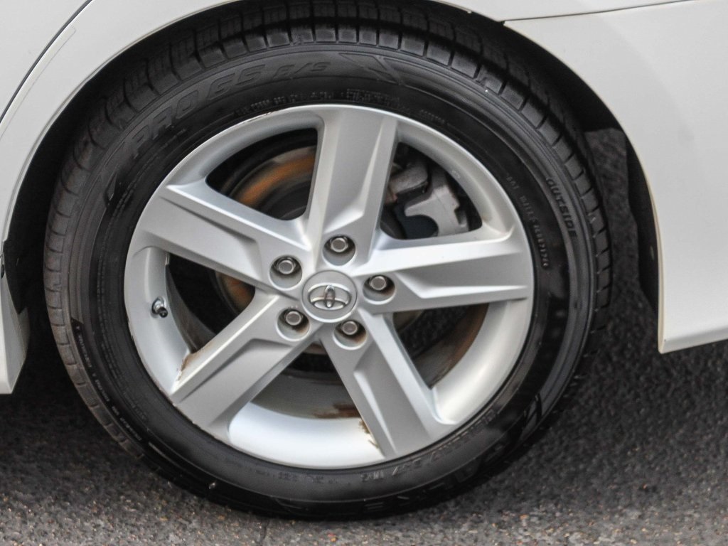 2013 Toyota Camry SE photo 2