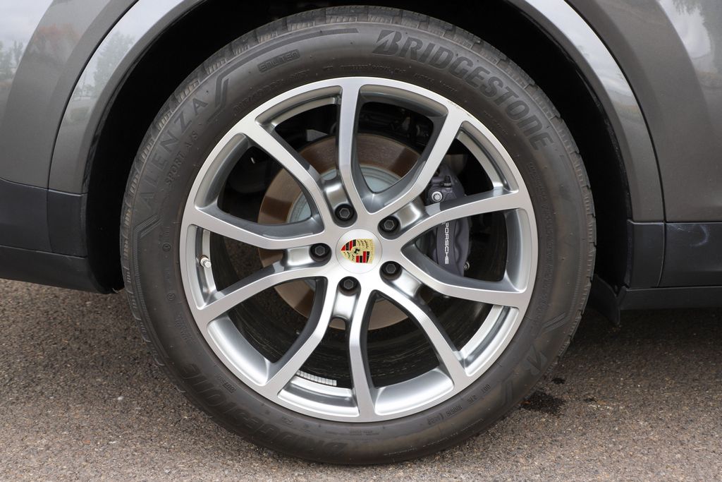 2024 Porsche Cayenne Coupe Base photo 51