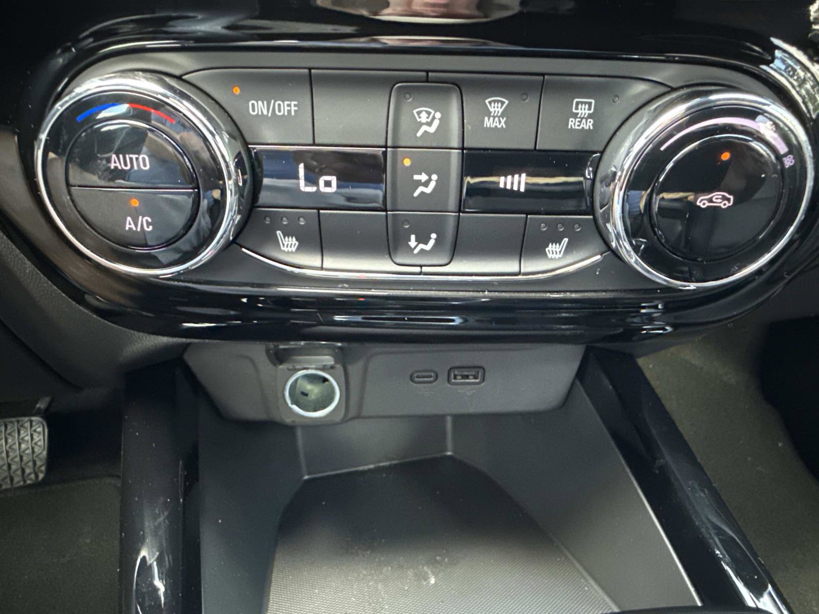 2024 Chevrolet Trax photo 21