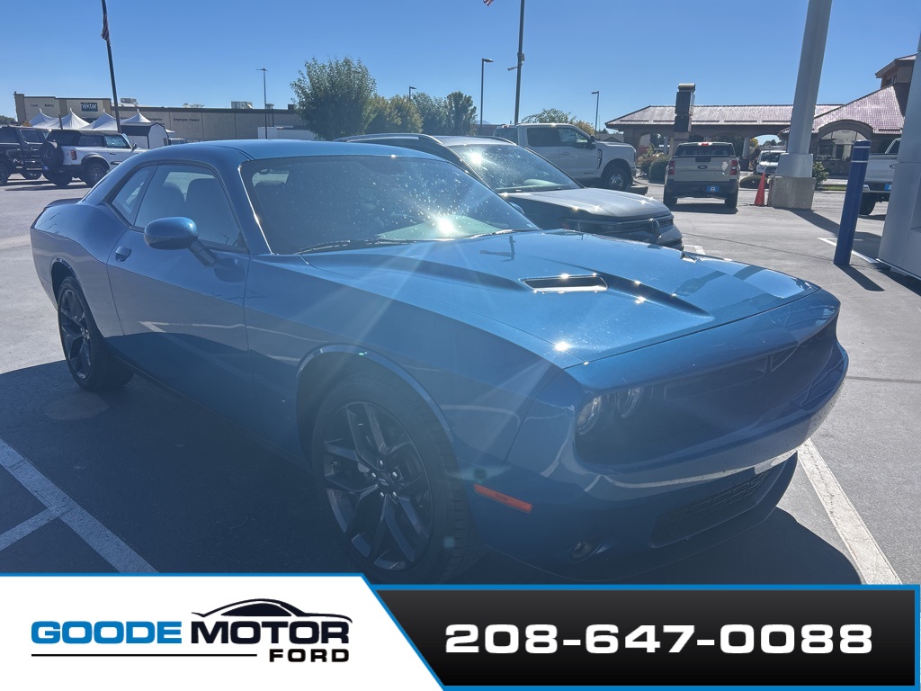 2023 Dodge Challenger SXT photo 2