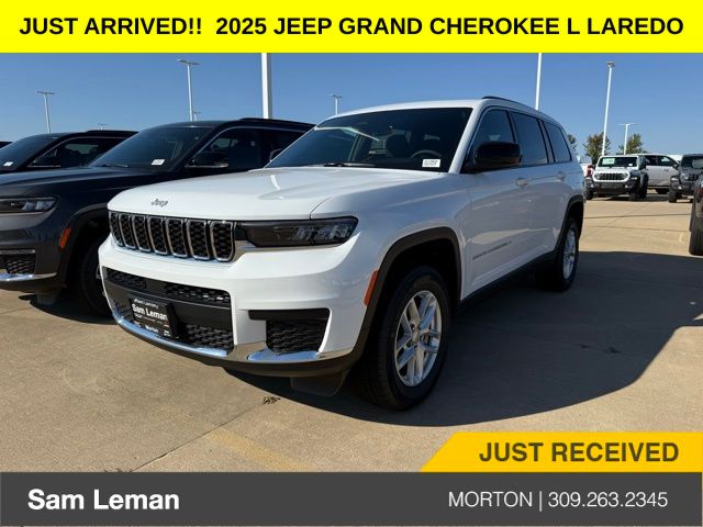 2025 Jeep Grand Cherokee Laredo X photo 3