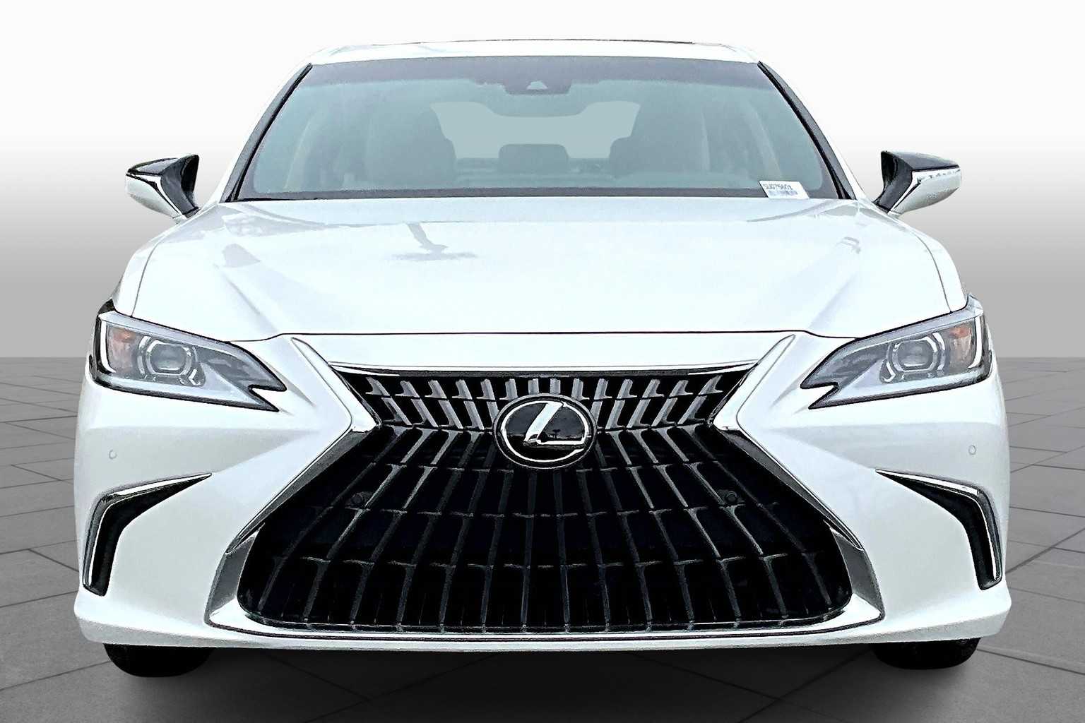 2025 Lexus ES 300h photo 3