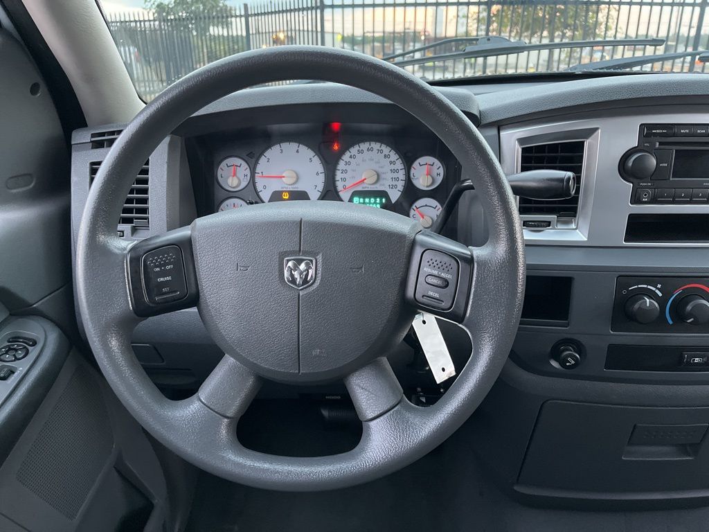 2008 Dodge Ram SLT photo 14