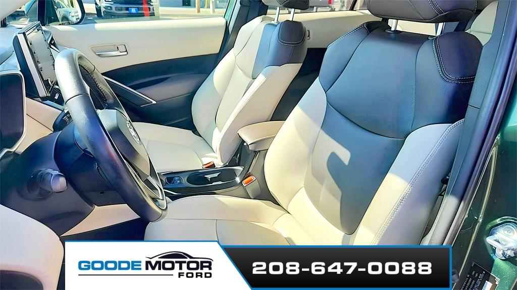 2022 Toyota Corolla Cross XLE photo 31