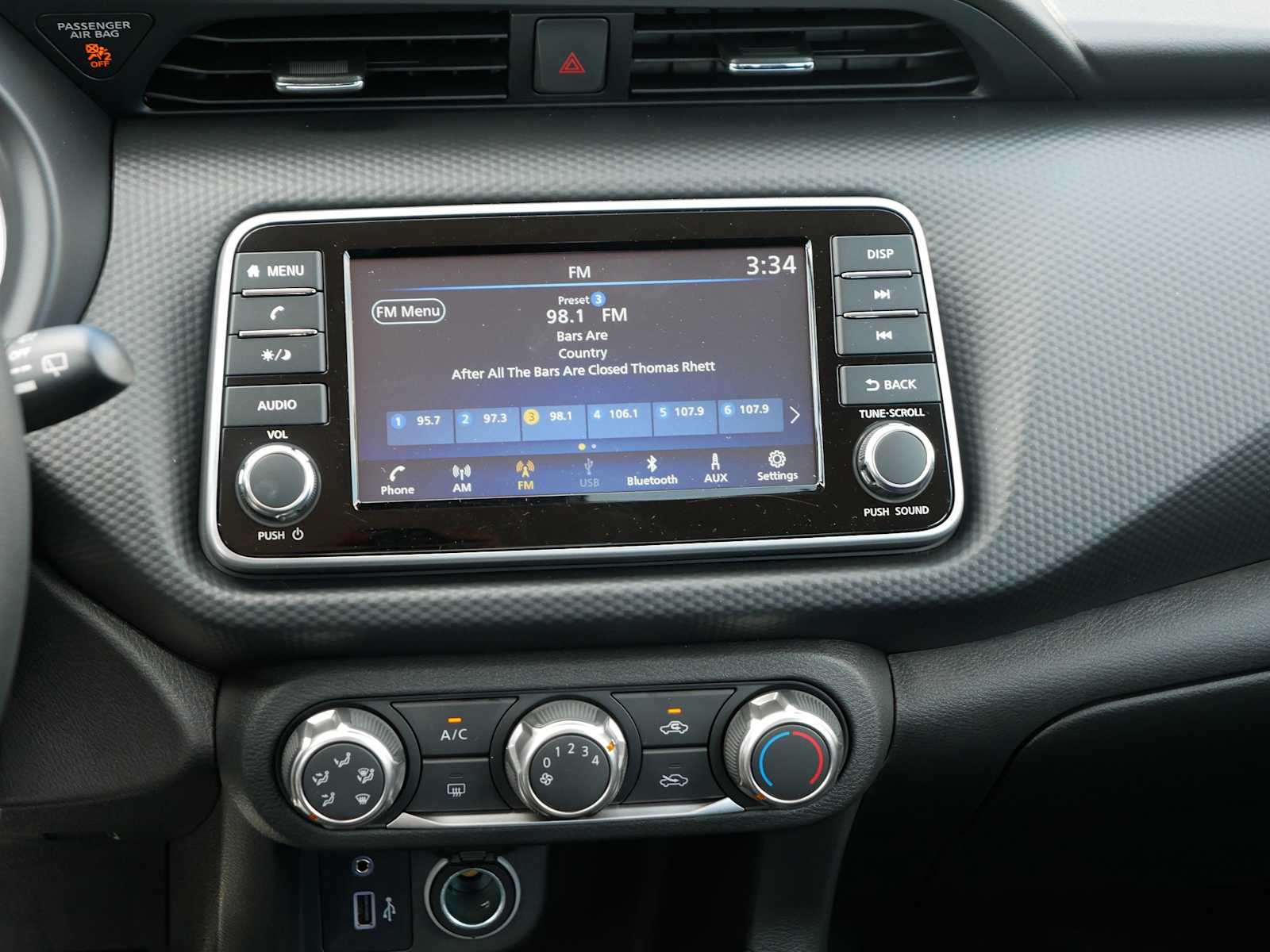2025 Nissan Kicks Play S photo 12