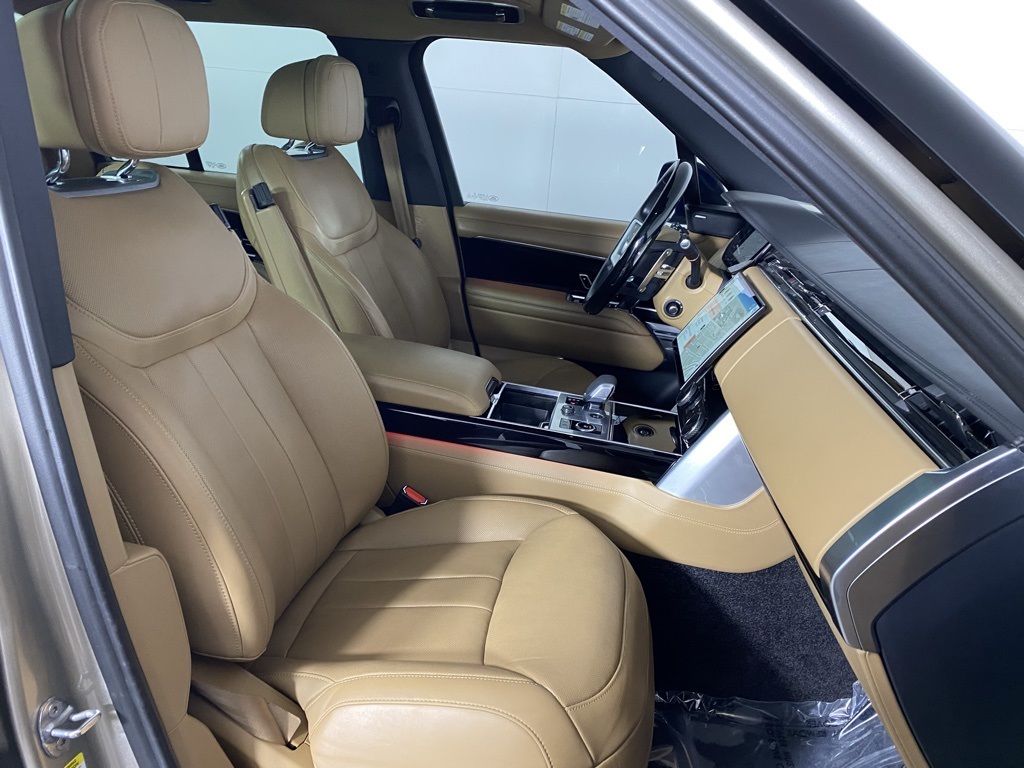2023 Land Rover Range Rover SE photo 30