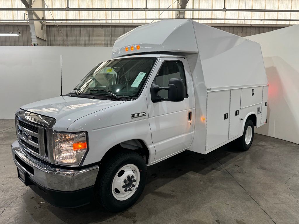 2025 Ford E-350 photo 4