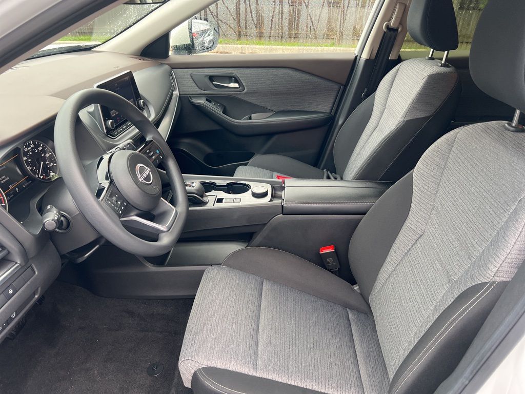 2023 Nissan Rogue SV photo 4