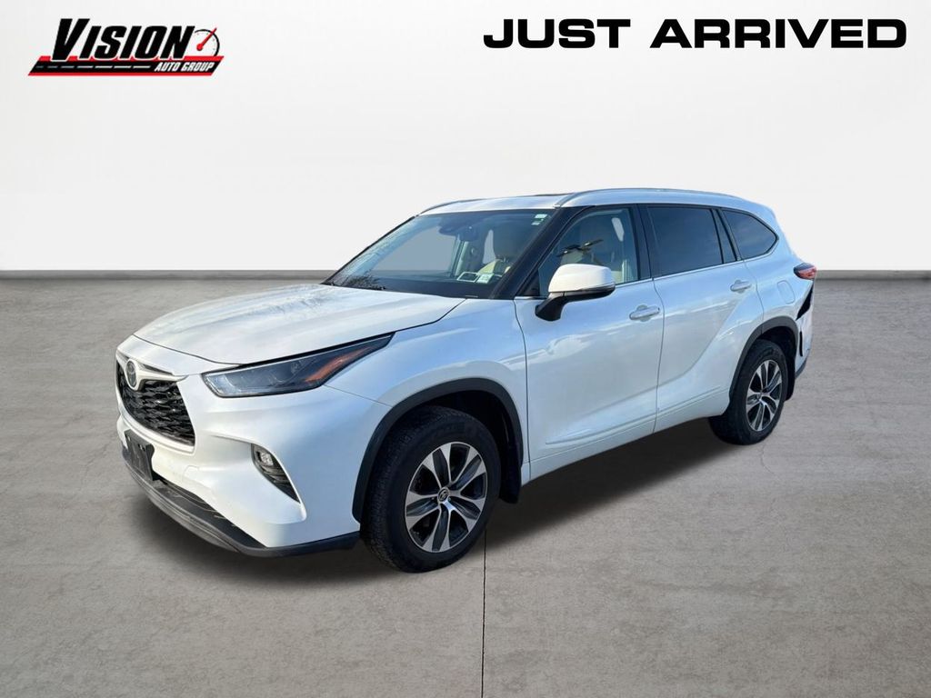 2022 Toyota Highlander XLE's photo