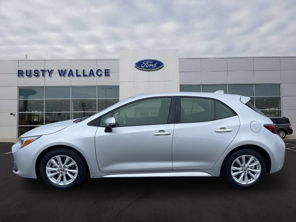 2023 Toyota Corolla Hatchback SE's photo