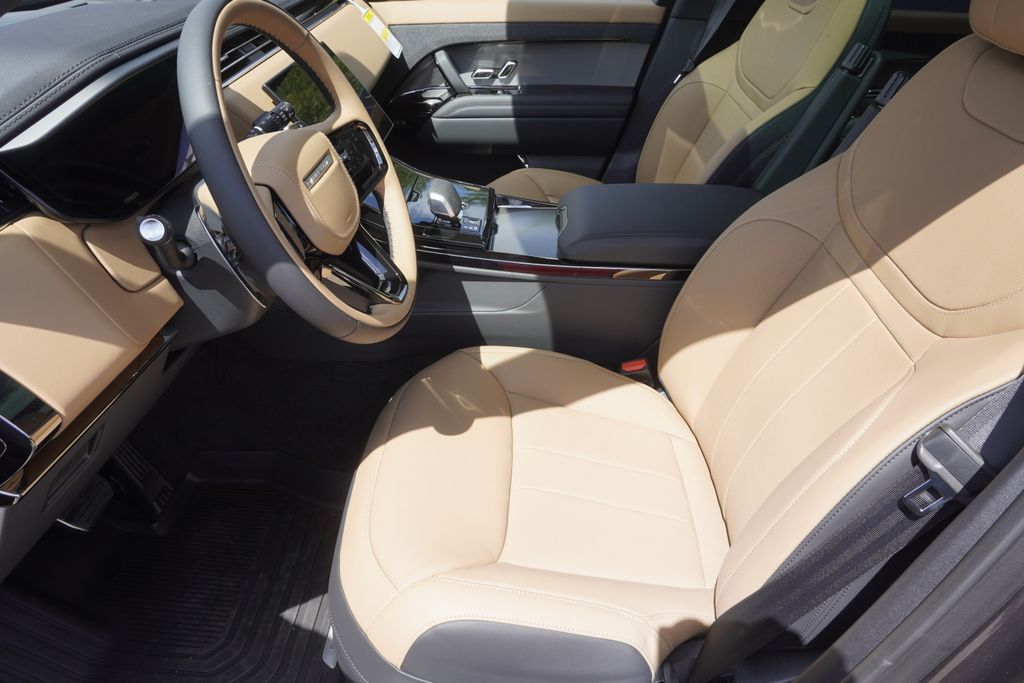 2025 Land Rover Range Rover Sport SE photo 18
