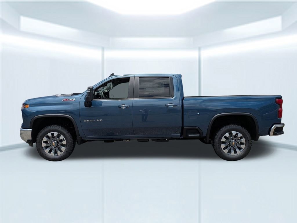 2025 Chevrolet Silverado 2500HD LT photo 2