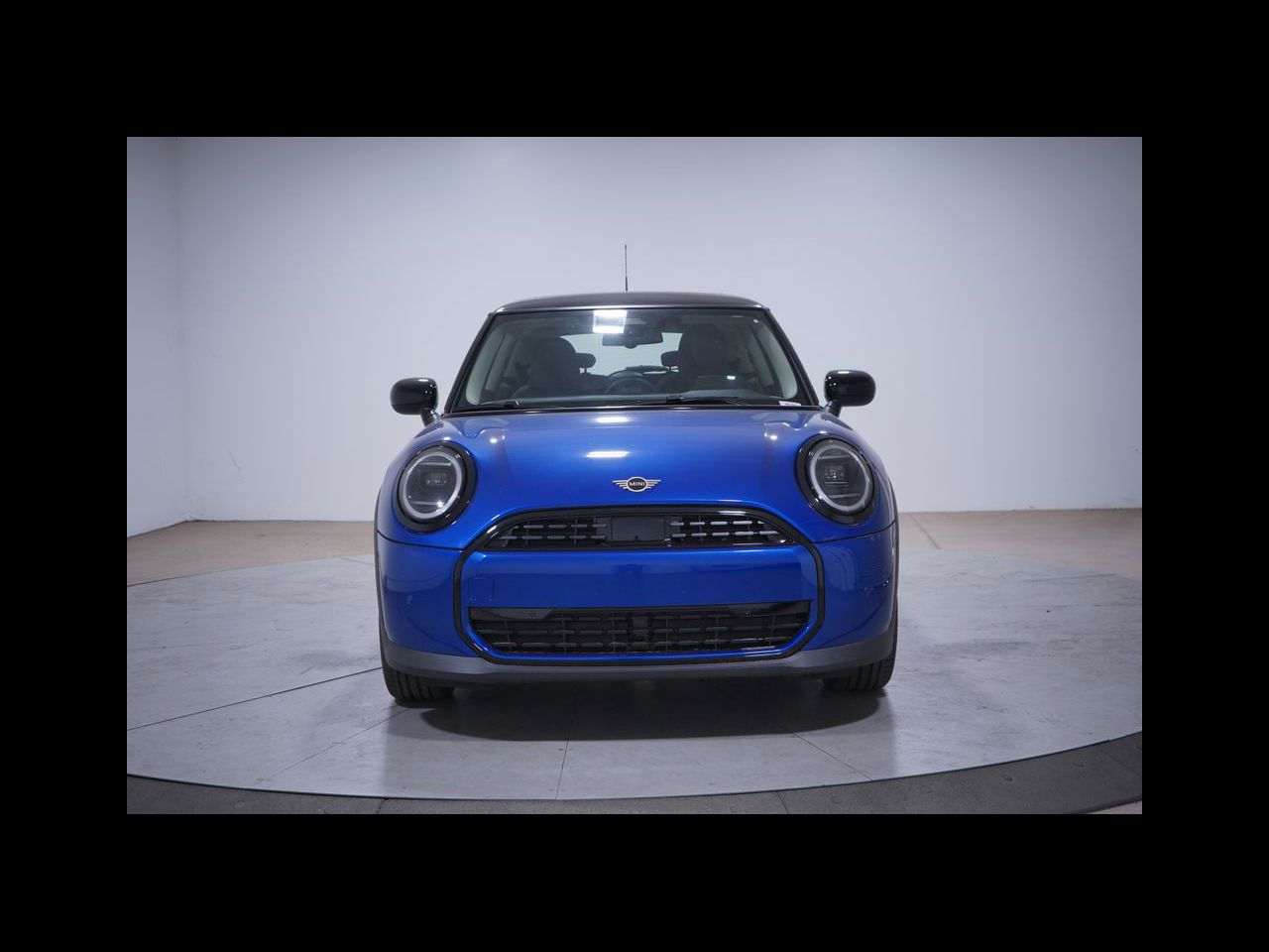 2025 Mini Cooper 2 Door Hardtop Signature photo 4