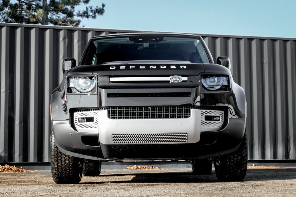 2025 Land Rover Defender 110 S photo 3