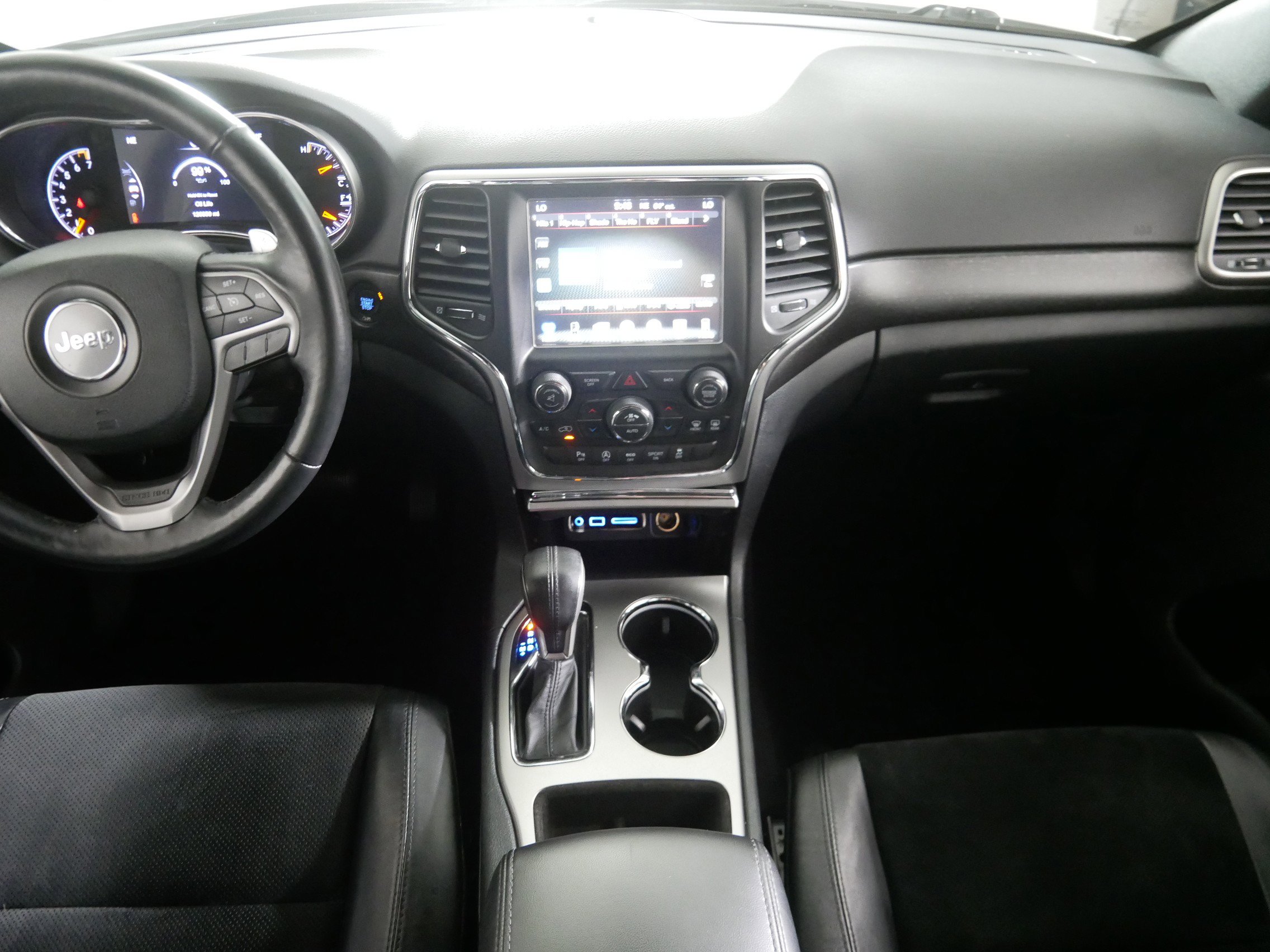 2017 Jeep Grand Cherokee Altitude photo 9