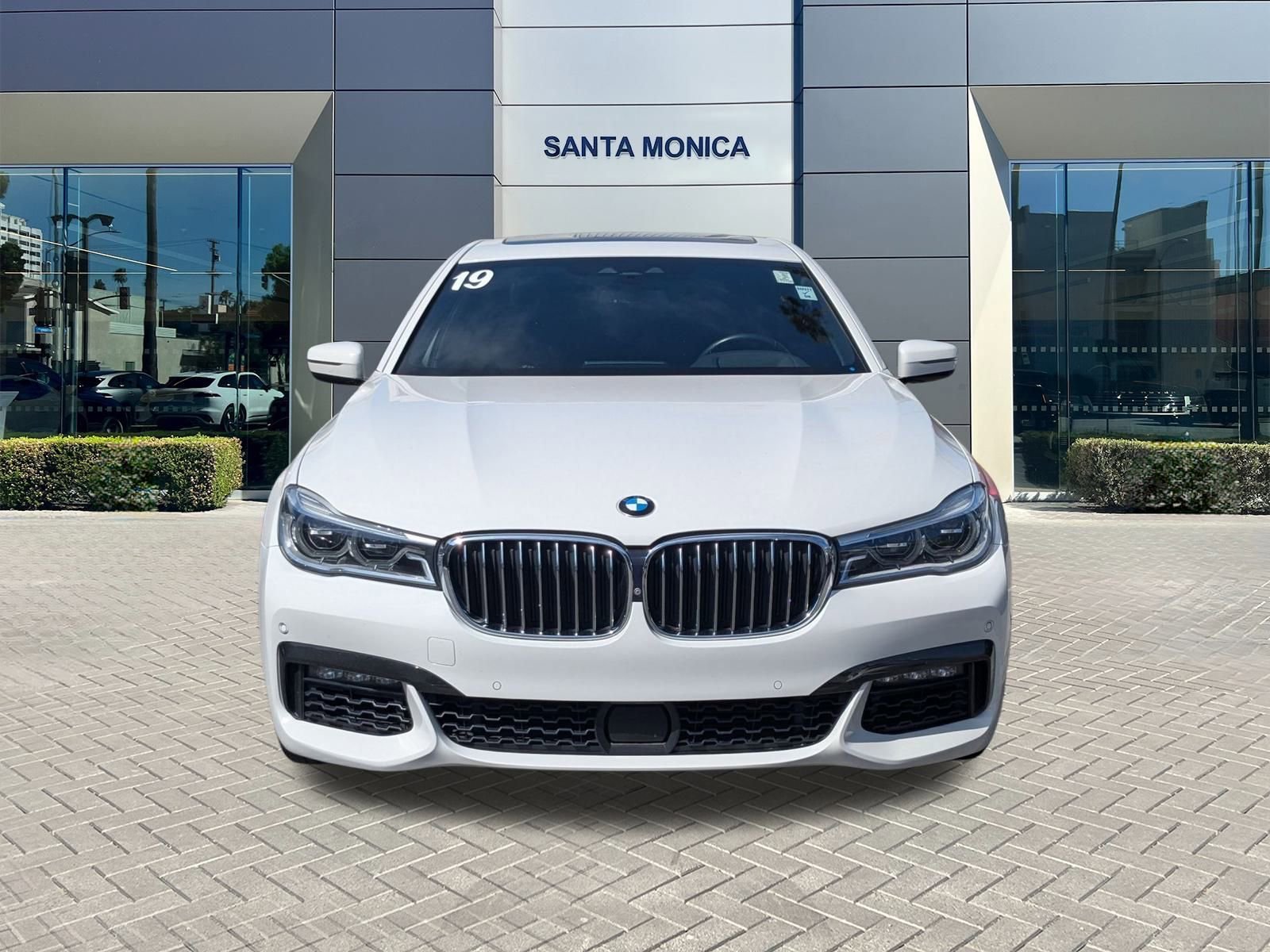 2019 Bmw 750i Sedan photo 2
