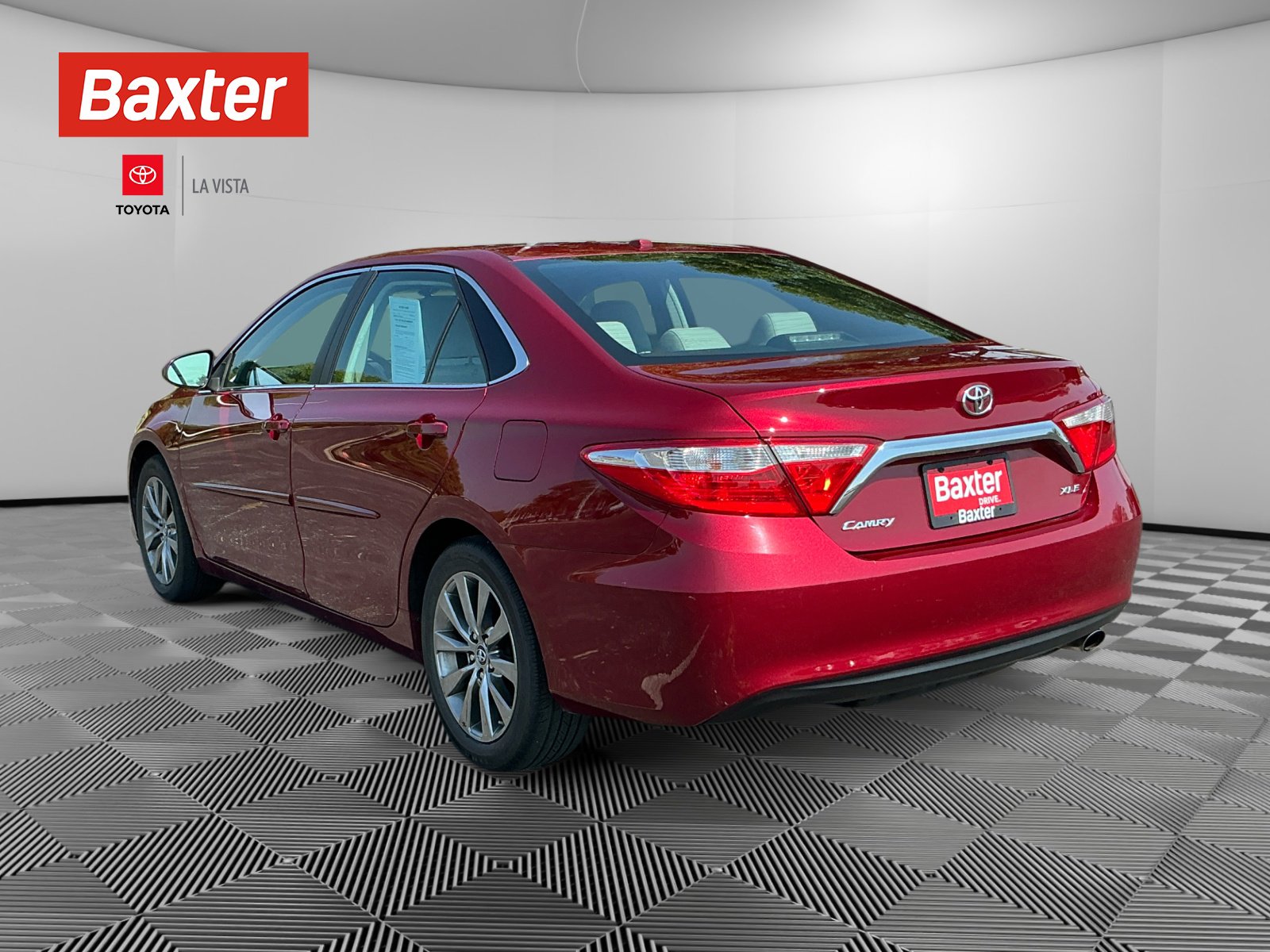 2015 Toyota Camry XLE photo 6