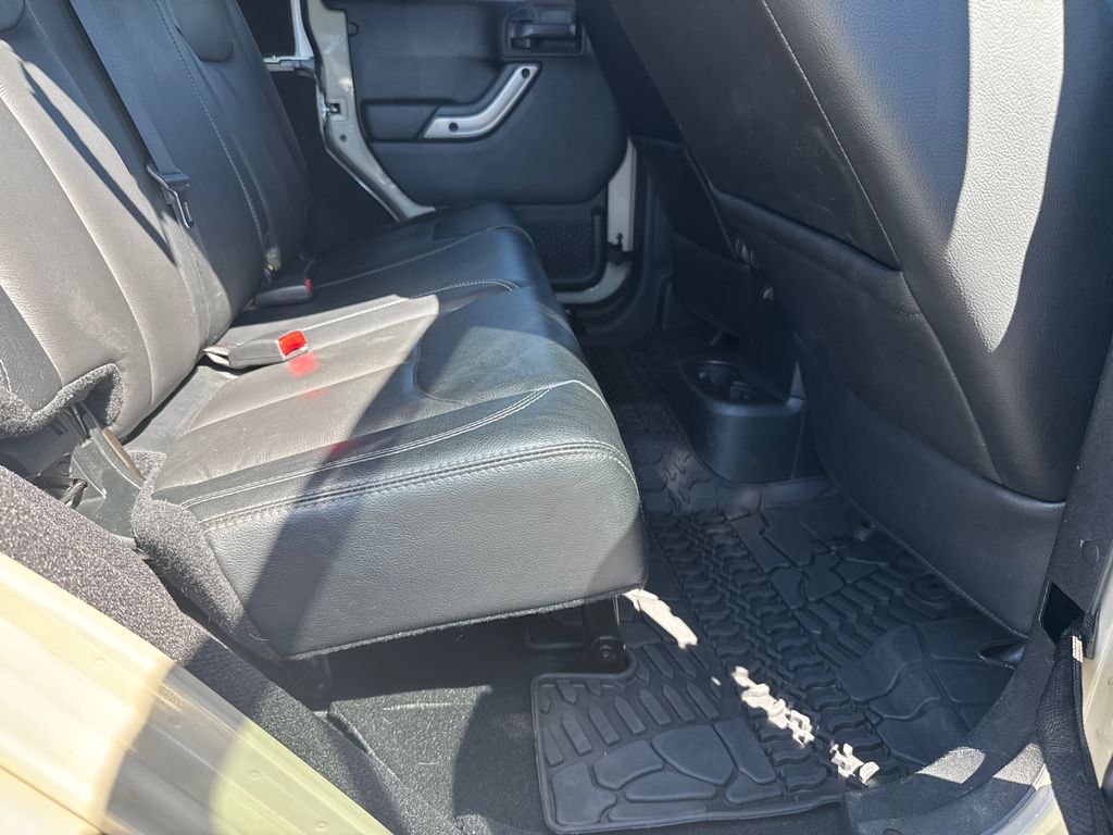2018 Jeep Wrangler Unlimited Altitude photo 14