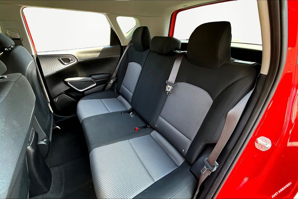 2023 Kia Soul LX photo 16