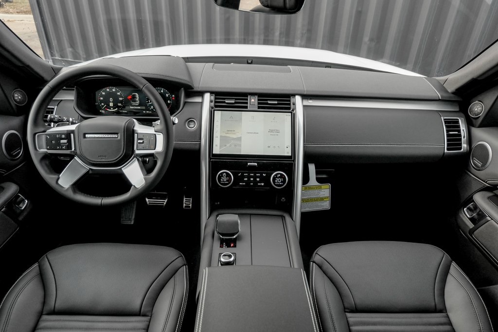 2025 Land Rover Discovery SE photo 18