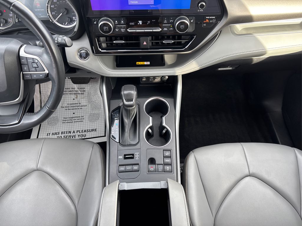 2023 Toyota Highlander L photo 20