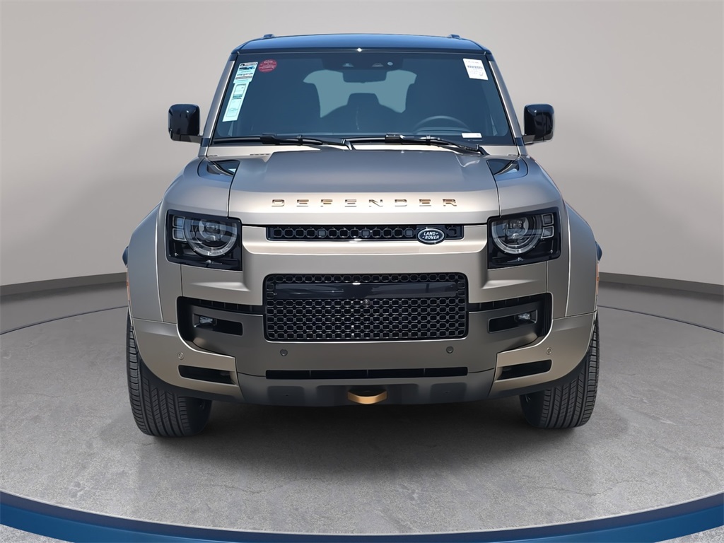 2025 Land Rover Defender 110 V8 photo 2
