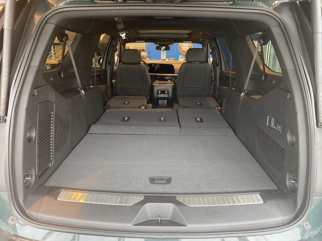 2025 Chevrolet Suburban RST photo 10