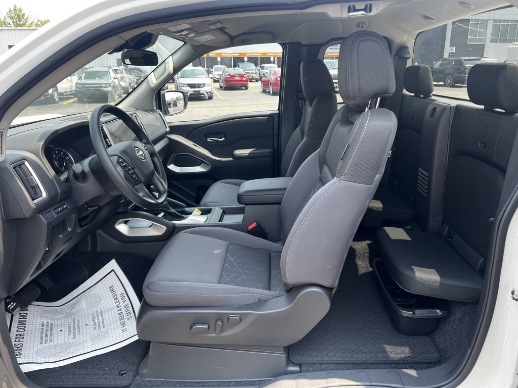 2025 Nissan Frontier SV photo 18